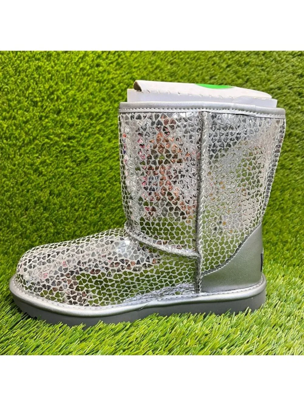 UGG Classic II Gel Hearts Girls Size 4Y Silver Outdoor Pull On Ankle Boots